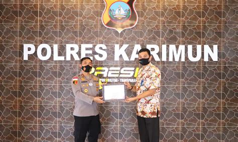 Gaji pokok diatas umk insentif tak terbatas asuransi kecelakaan kerja jenjang karir tetap… Ungkap Kasus Besar, Kapolres Karimun Terima Penghargaan ...