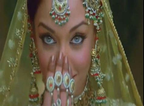 Aishwarya Rai In Umrao Jaan Indian Movie Crown