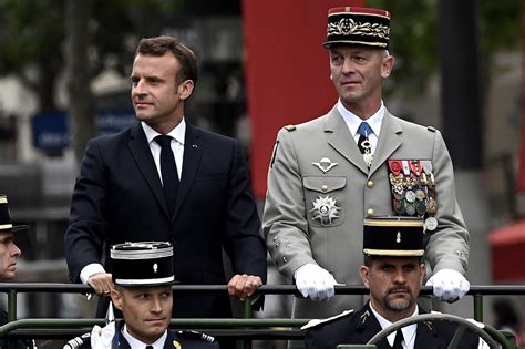Macron Lors Du Défilé Du 14 Juillet Larmée Se Transforme Et Se Modernise