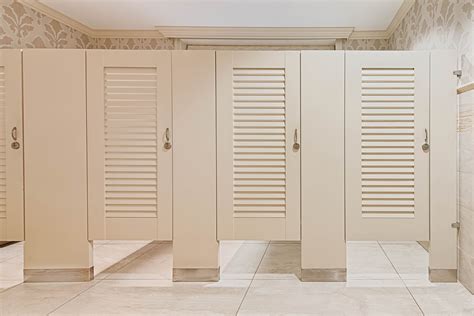 Ironwood Manufacturing Zero Sightline Louvered Bathroom Doors And High
