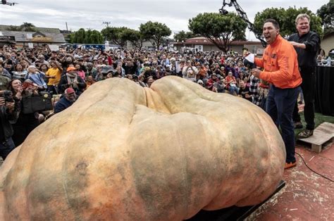 2749 Pound Pumpkin Breaks World Record At California Weigh Off