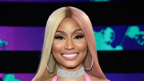 VMAs 2017 Nicki Minaj Wears Two Toned Pink And Blonde Hair Allure