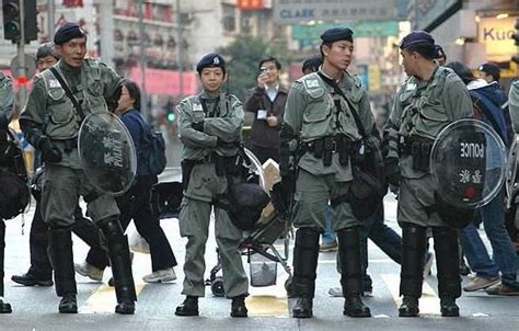 Check spelling or type a new query. 香港的警察队伍，拥有3万多人，为何缺乏专业防暴部队？_任务