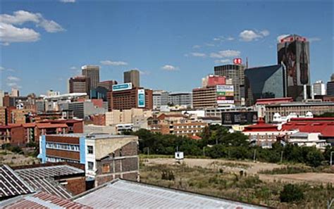 Johannesburg ist für die meisten touristen die erste begegnung mit südafrika, da hier die meisten südafrikareisen beginnen. Südliches Afrika mit dem Shongololo-Zug - Südafrika ...