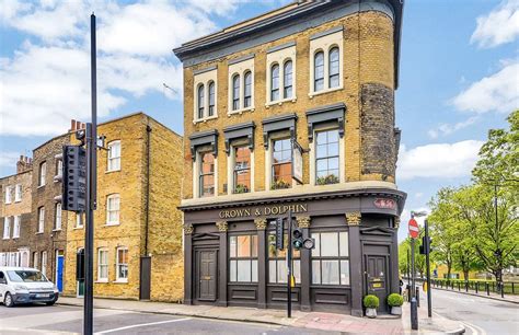 Crown And Dolphin Flat For Sale East London London Pubs East London