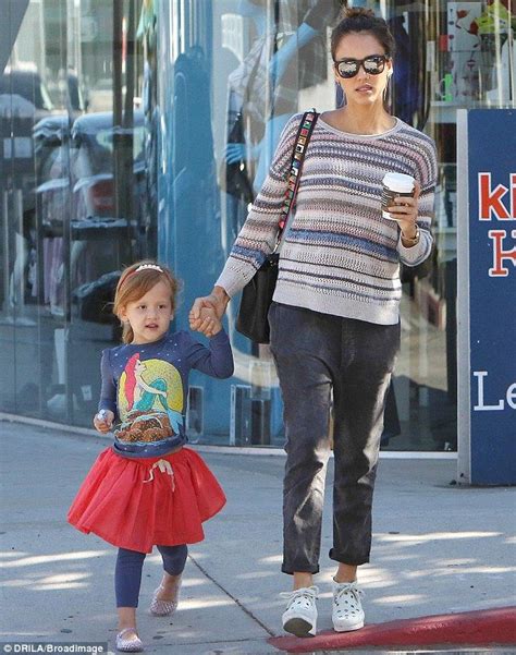 Mother And Daughter Haven Held Her Mothers Hand As They Left A Clothing Store Jessica Alba