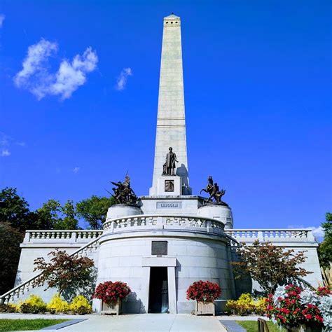 Lincoln Tomb And War Memorials Springfield