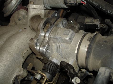 Replace A Camshaft Position Sensor 1997 Ford Taurus