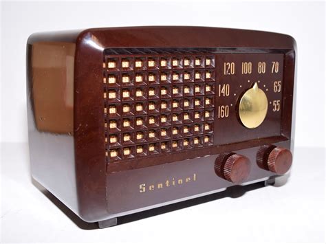 *American*Radio*Design* - - Deco-Mid Century, Retro Styled Vintage Tube Radios : SENTINEL 338W 