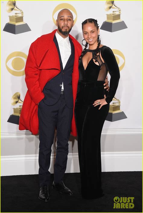 alicia keys poses with husband swizz beatz in grammys 2018 press room photo 4023423 alicia