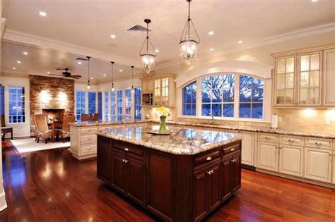 Some owners select their kitchen flooring based on what seems to match their oak cabinets the closest. Red Oak hardwood floors - Kitchens Forum - GardenWeb | Oak hardwood floors kitchen, Red oak ...