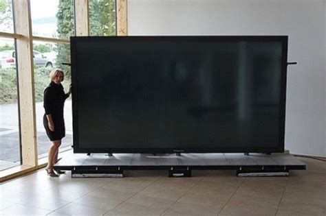 The 370 Inch Titan Zeus Worlds Largest Commercial Tv Costs 17