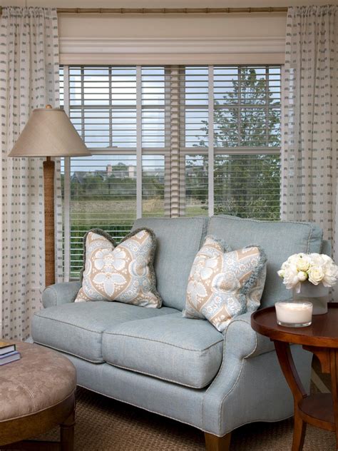 We are dedicated to finding the window coverings that perfectly suit your needs. Living Room Window Treatments Ideas to Decorate a Living Room