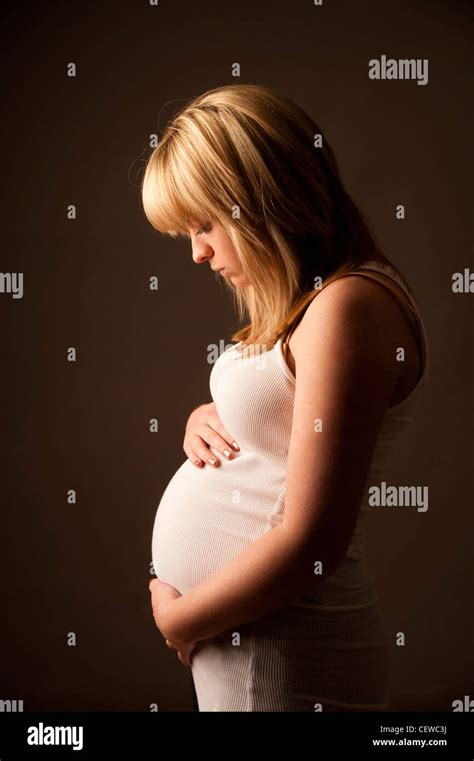 Eine Schwangere Junge Teenage Blonde Behaarte Mädchen Frau Stockfotografie Alamy