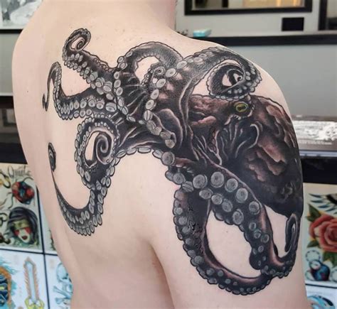 It will represent that you believe in fortune. Best Octopus Design Tattoos (8) | Octopus tattoos, Octopus ...