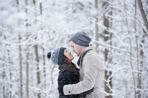 Winter Wonderland Couple Session By Sarunia Photography Gta Wedding And
