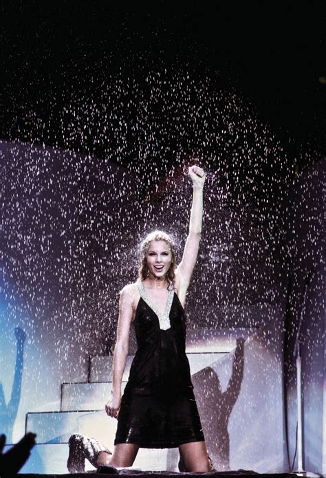 Fearless Tour 2009 Promotional Photos Taylor Swift Photo 22397147