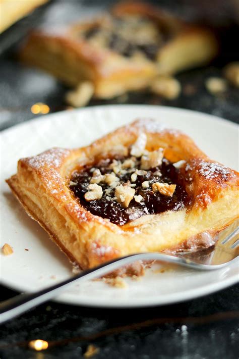 Easy vegetable tart with feta and puff pastry. Puff Pastry Mince Pie Squares - The Last Food Blog