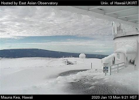 Winter Storm Dumps 1 2 Feet Of Snow In Hawaii More Snow