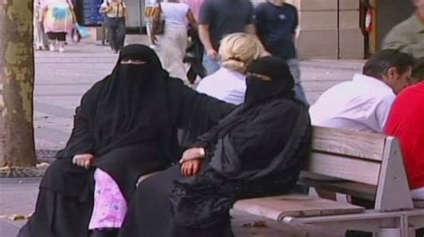 french senate approves burqa ban