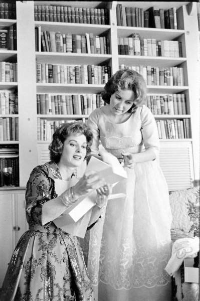 Maureen Ohara And Her Daughter Photographed By J R Eyerman 1961