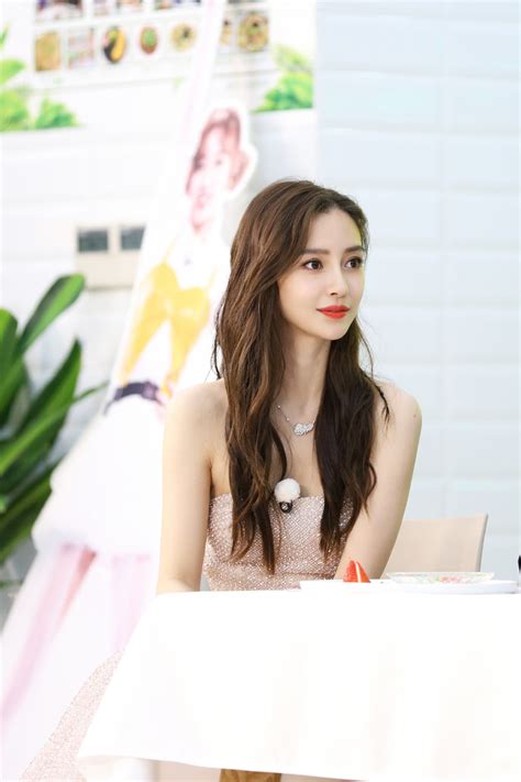 Angelababy is a chinese model and actress whom vogue dubbed 'the kim kardashian of china' in 2015. Angelababy个人资料写真作品大全 - 女性百科 - 蓝灵育儿网