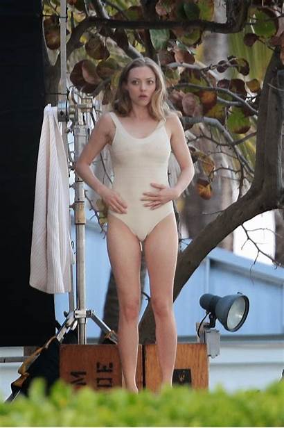 Amanda Candid Bathing Suit Teen Seyfried