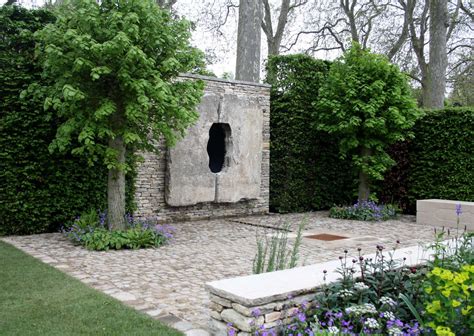 Munie, and executed by their committed professionals. focal-point awesome stone feature | Modern landscaping ...
