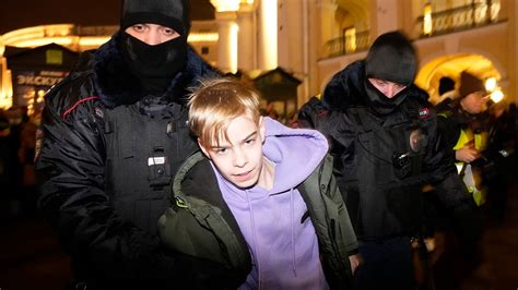 Russian Authorities Detain Hundreds Of Anti War Protesters Across The