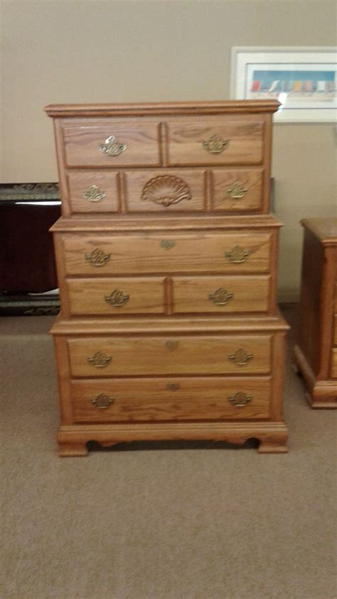 oak broyhill chest  drawers delmarva furniture consignment