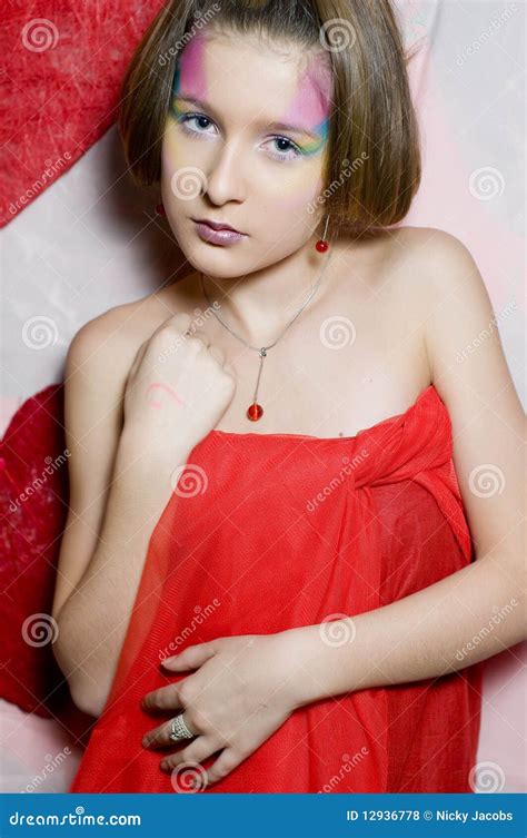 Adolescente Del Biglietto Di S Valentino Fotografia Stock Immagine Di Gioielli Vestito