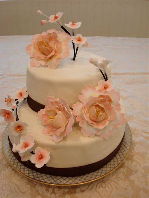 The process of making the sugar ranunculas flower can be tedious and exhausting but the. Floral cake- gum paste flowers on fondant cake | Floral ...