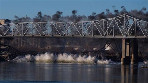 Video Main Span Of Fairfax Bridge Over Missouri River