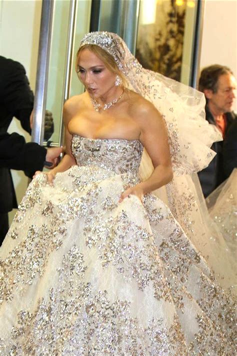 Jennifer Lopez In A Zuhair Murad Couture Wedding Gown On The Set Of