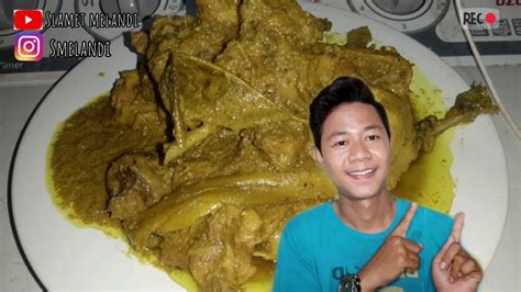 Menurut wikipedia dan beberapa artikel yang saya baca, betutu adalah masakan yang terbuat dari ayam atau bebek utuh yang dibumbui dengan aneka bumbu, dibungkus dengan daun pisang yang diikat kuat, lantas kemudian ditimbun dalam sekam panas selama 24 jam. Resep Pedesan ayam Kampung - YouTube