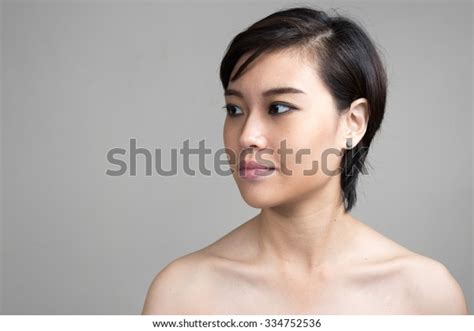 Naked Asian Woman Short Hair Foto De Stock 334752536 Shutterstock