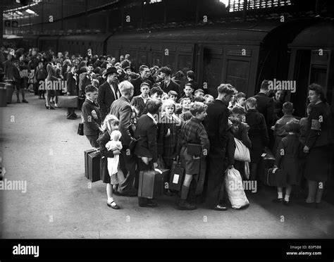 World War Two Children Evacuees Hi Res Stock Photography And Images Alamy