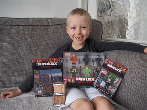 Chic Geek Diary The New Roblox Toys From Jazwares Review And Giveaway