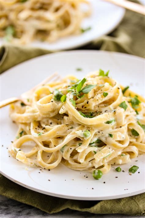 Skinny Fettuccine Alfredo