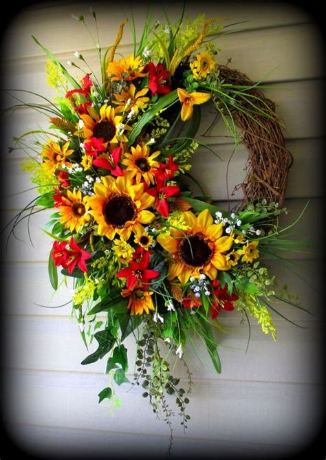 26 Gorgeous Sunflower Wreath With Red White Yellow Florals 40