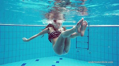 Wet Russian Underwater Babe Nina Mohnatka 4tube