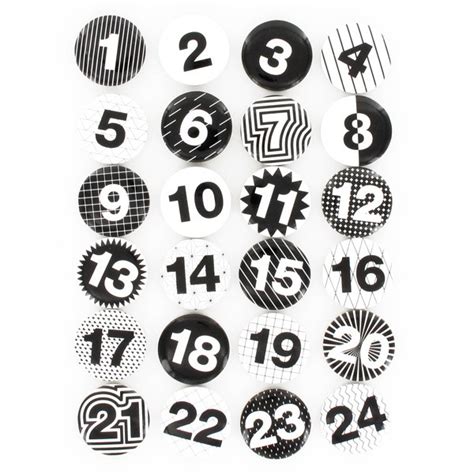 Le calendrier de l'avent à imprimer : Pin's - Chiffres calendrier de l'avent Noir & Blanc - Rico ...