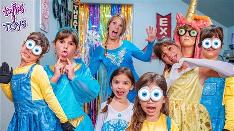 Frozen Elsa Gives Kate And Lilly A Magic Fashion Show With A Dance Party