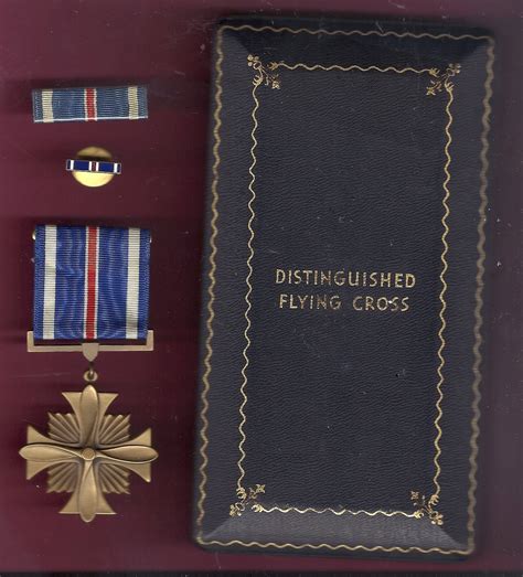 Wwii Distinguished Flying Cross Medal With Ribbon Bar In Case Dfc