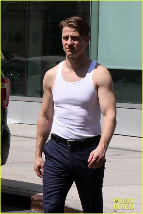 Ben Mckenzie Bares His Buff Muscles On Gotham Set Photo Benjamin Mckenzie Photos