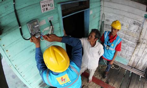 Listrik prabayar atau token listrik adalah layanan listrik pln dengan sistem pulsa. PLN Bogor Siagakan Ratusan Teknisi Selama Lebaran ...