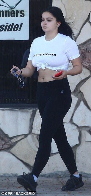 Ariel Winter Bares Belly To Get Gun Permit In Burbank Daily Mail Online