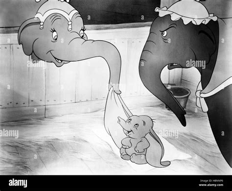 Dumbo Dumbo Center Mrs Jumbo Right 1941 ©walt Disneycourtesy Everett Collection Stock