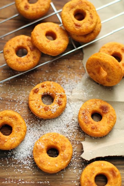 Sebelum kita melihat resipi, saya ingin memberitahu sedikit bab kuih keria. KUIH KERIA ~ KELEDEK OREN - masam manis