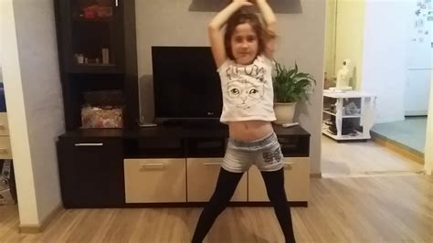 Шок Девочка в 5 лет села свободно на шпагат Youtube